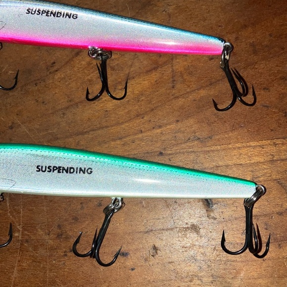 Set of two Angelo Vista suspending  Fishing lure /  Hooks - Picture 3 of 9